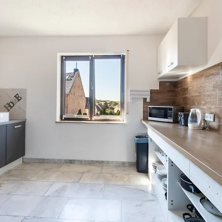 Arbeitnehmerunterkunft I 4 Schlafzimmer I 7 Betten I Garten Apartament