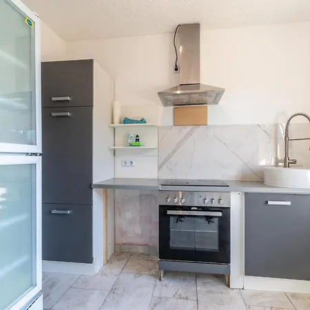 Arbeitnehmerunterkunft I 4 Schlafzimmer I 7 Betten I Garten Apartament