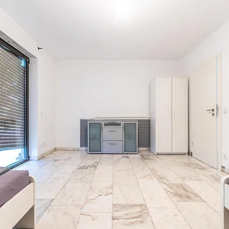 Arbeitnehmerunterkunft I 4 Schlafzimmer I 7 Betten I Garten