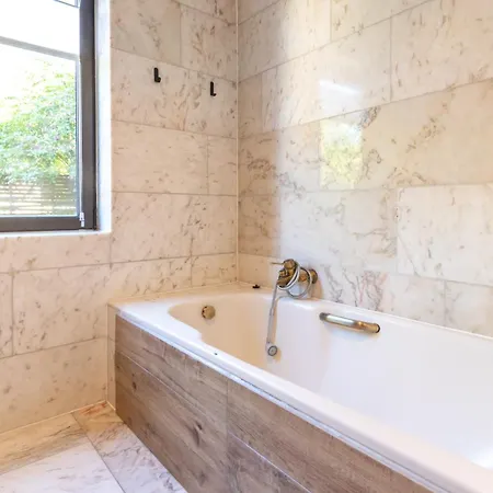Arbeitnehmerunterkunft I 4 Schlafzimmer I 7 Betten I Garten Apartament
