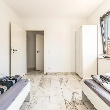 Arbeitnehmerunterkunft I 4 Schlafzimmer I 7 Betten I Garten Apartament *