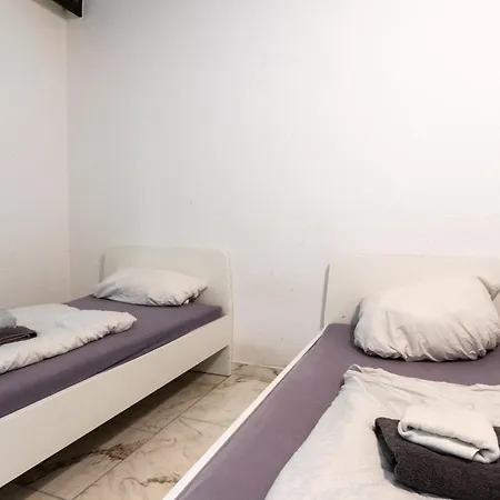 Arbeitnehmerunterkunft I 4 Schlafzimmer I 7 Betten I Garten Apartament Sulzheim (Rhineland-Palatinate)