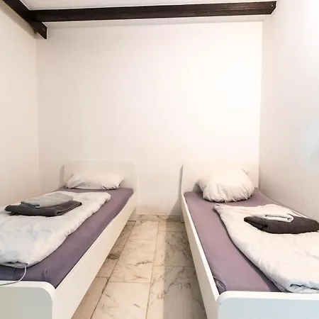 Apartament Arbeitnehmerunterkunft I 4 Schlafzimmer I 7 Betten I Garten *