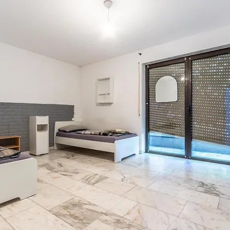 Arbeitnehmerunterkunft I 4 Schlafzimmer I 7 Betten I Garten Sulzheim (Rhineland-Palatinate)