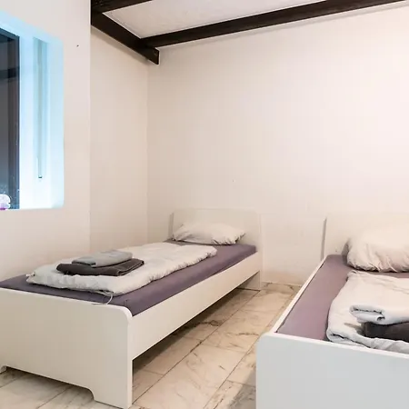 Apartament Arbeitnehmerunterkunft I 4 Schlafzimmer I 7 Betten I Garten *