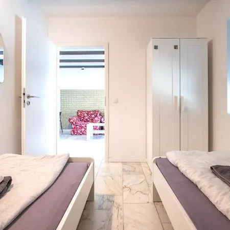 Arbeitnehmerunterkunft I 4 Schlafzimmer I 7 Betten I Garten * Sulzheim (Rhineland-Palatinate)