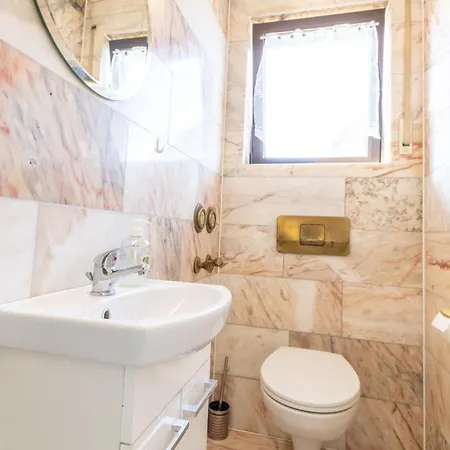 Arbeitnehmerunterkunft I 4 Schlafzimmer I 7 Betten I Garten * Sulzheim (Rhineland-Palatinate)